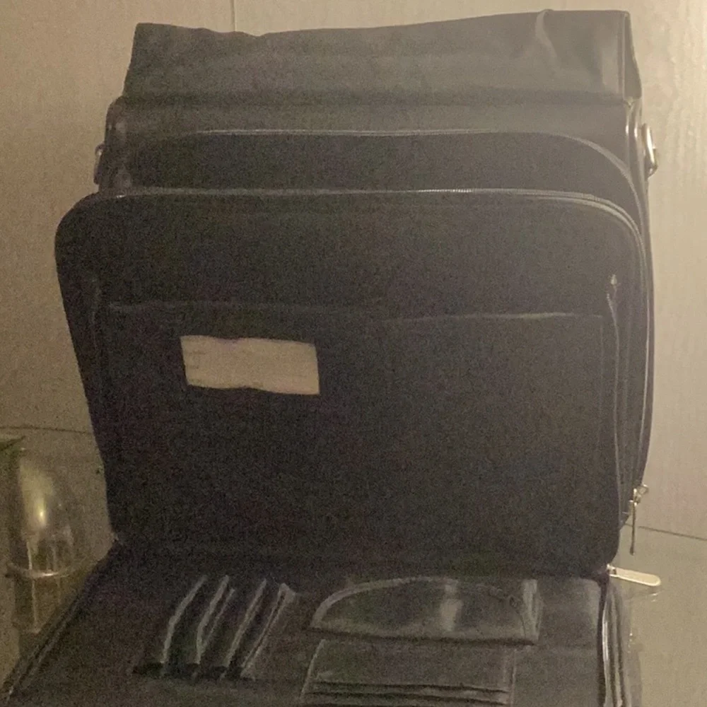 DELLS BLACK LEATHER LAPTOP BAG